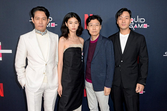 Trio a autor a režisér seriálu Hwang Dong-hyuk