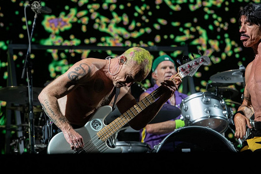 Flea je basákem populární kapely Red Hot Chili Peppers.