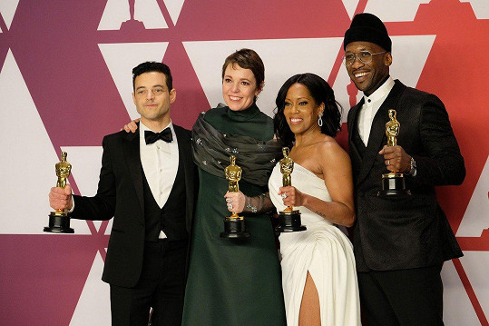 Ocenění herci s Oscary - zleva Rami Malek, Olivia Colman, Regina King a Mahershala Ali.