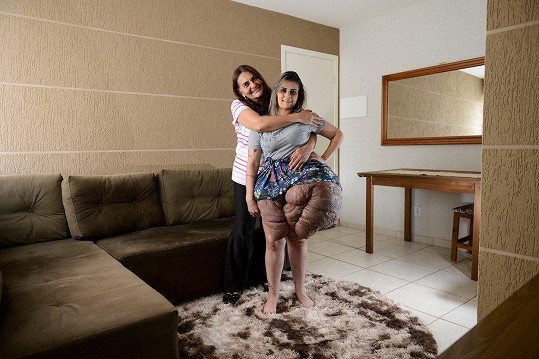 Karina a její matka doufají, že vyberou dost peněz na léčbu v zahraničí.