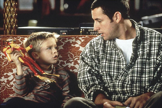 Adam Sandler a Cole Sprouse ve filmu Velký táta (1999)