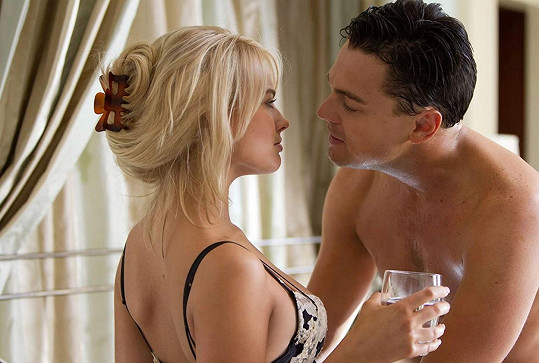 I Margot Robbie se musela posilnit alkoholem před erotickými scénami s Leem DiCapriem ve Vlkovi z Wall Street.