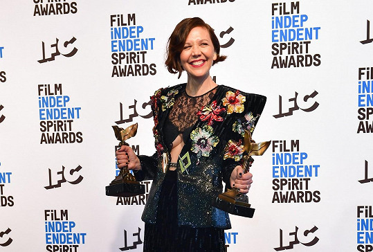 Její snímek The Lost Daughter byl vyhlášený jako nejlepší, k tomu získala ceny za nejlepší režii a scénář.