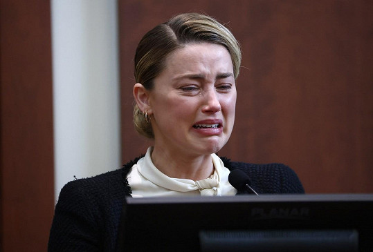 Emotivní výpověď Heard byla podle Deppových právníků hraná. 