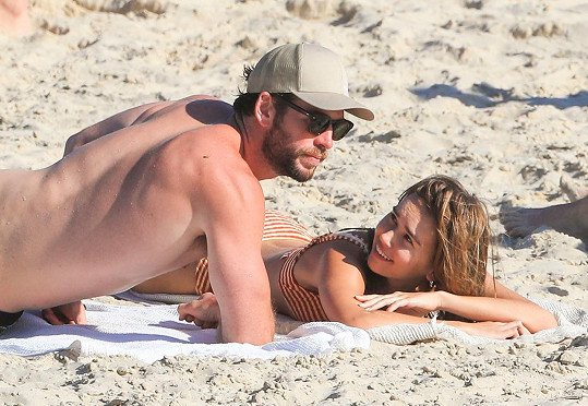 Liam Hemsworth si užívá známost s modelkou Gabriellou Brooks. 