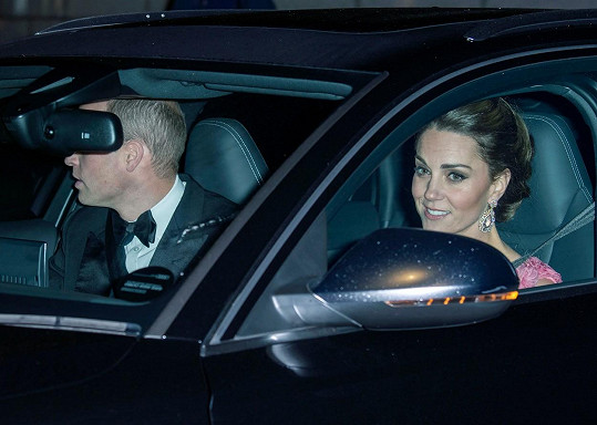 William a Kate v autě