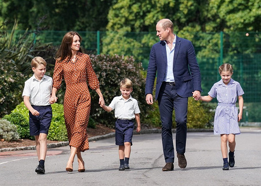 Princ a princezna z Walesu s dětmi, princi Georgem a Louisem a princeznou Charlotte