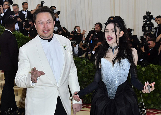 Vztah ukončili letos i miliardář Elon Musk a hudebnice Grimes, kteří spolu mají syna X Æ A-Xii. Ve vztahu byli od roku 2018. 
