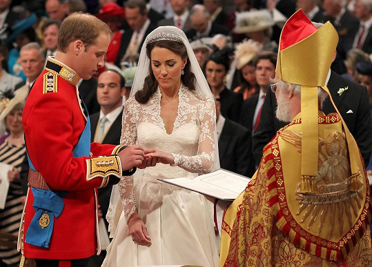 Velkolepá svatba následníka britského trůnu se konala v dubnu 2011. Sledovali ji lidé po celém světě.