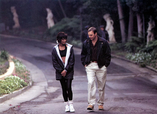Kevin Costner se v roce 1992 ve filmu Osobní strážce staral o Whitney Houston. 