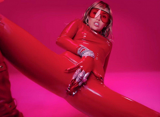 Klip, ve kterém se Miley objevila s ozubenou vaginou, má překvapivě politický podtext. 
