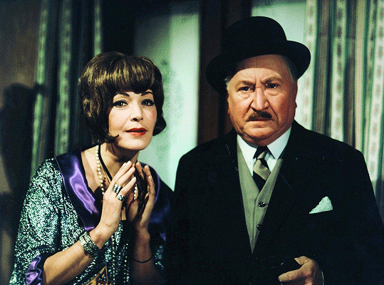 Jaroslav Marvan s Květou Fialovou ve filmu Partie krásného dragouna (1970). V tu dobu už představitel Vacátka bojoval s vážnou chorobou.
