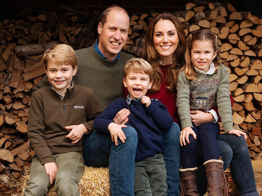 Kate a William se podělili o novou rodinnou fotografii. 