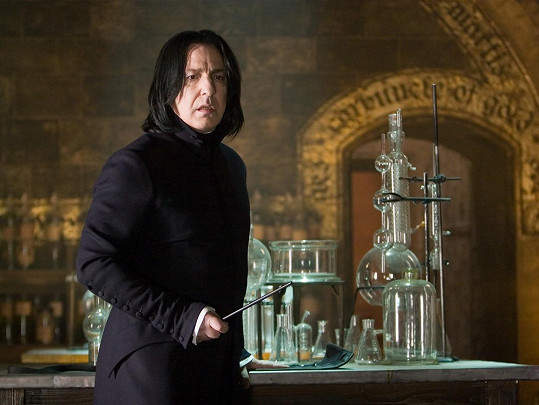 Je českým hlasem profesora Severuse Snapea z Harryho Pottera.