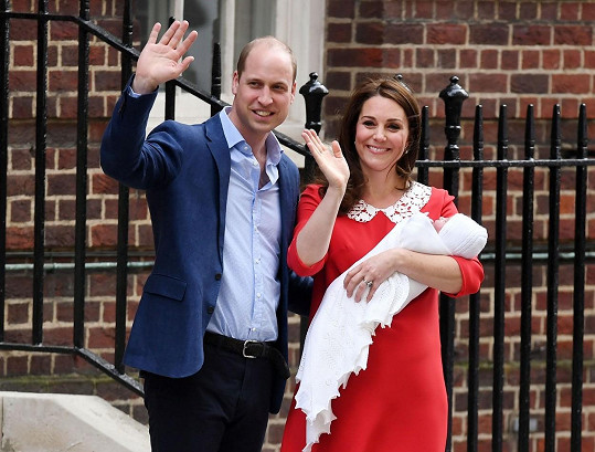 Nejmladšího Louise Kate porodila v dubnu 2018. Šaty, v nichž své děti ukázala světu, vzdala Kate hold zesnulé princezně Dianě.