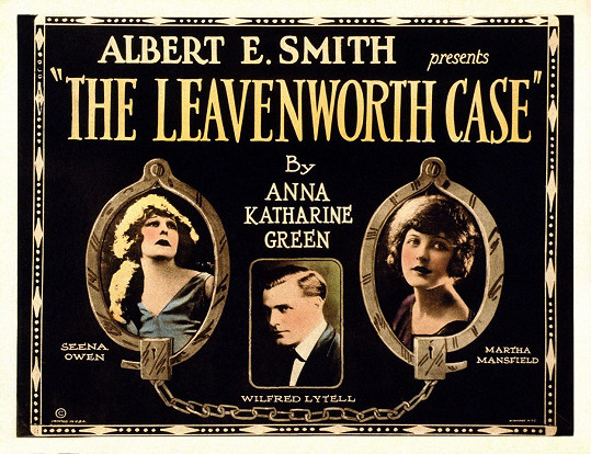 Martha Mansfield (vpravo) na plakátu k filmu The Leavenworth Case z roku 1923