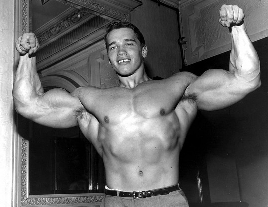 Takhle vypadal Arnold v Christopherově věku. O pár let později už vyhrával soutěže Mr. Olympia...