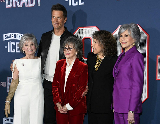 Jane Fonda při propagaci snímku 80 for Brady