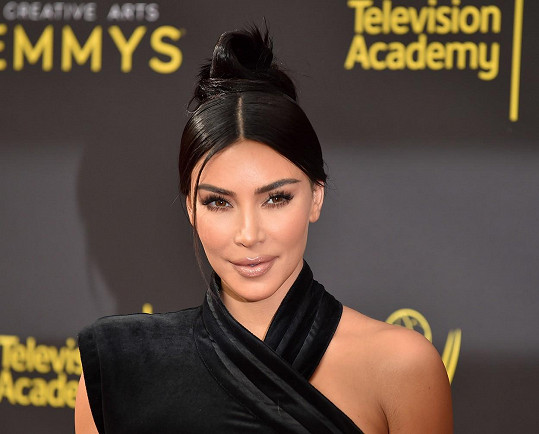 Kim Kardashian trpí psoriatickou artritidou. 