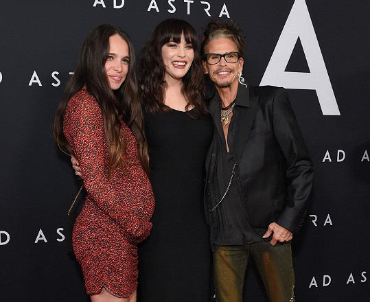 Steven Tyler s dcerami Liv (uprostřed) a Chelsea