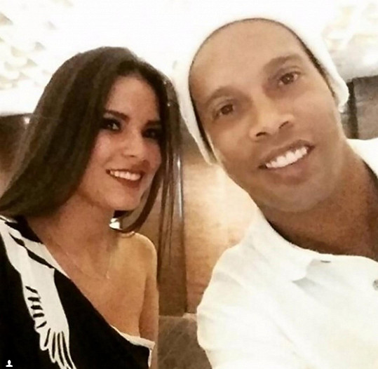 Ania Gadea a Ronaldinho na romantické večeři