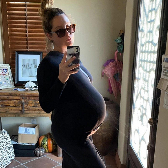 Herečka sdílela těhotenské snímky na Instagramu. 