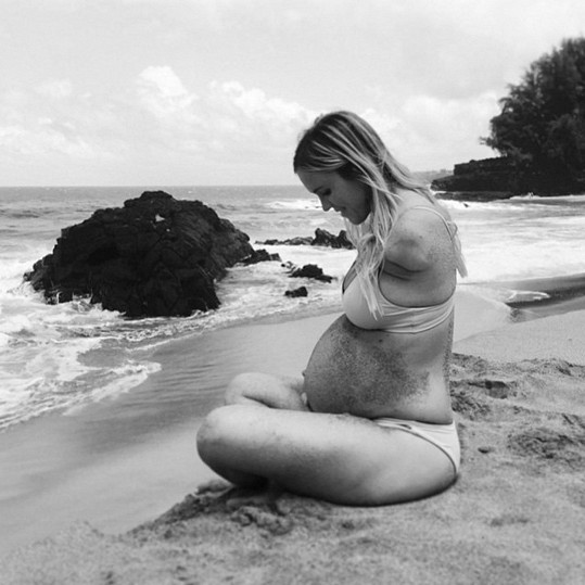 Bethany Hamilton trávila těhotenství na pláži.