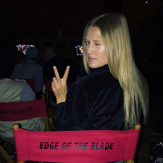 Toni chce být i herečkou, zahraje si ve filmu Egde of the Blade.