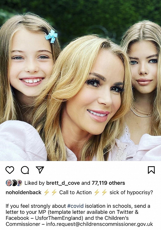 Moderátorka s jejími krásnými dcerami. 