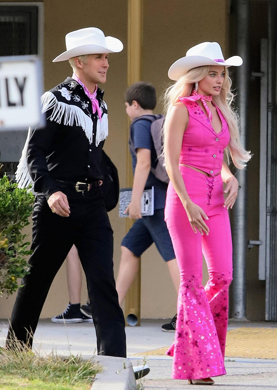 Ryan Gosling a Margot Robbie jako Ken a Barbie