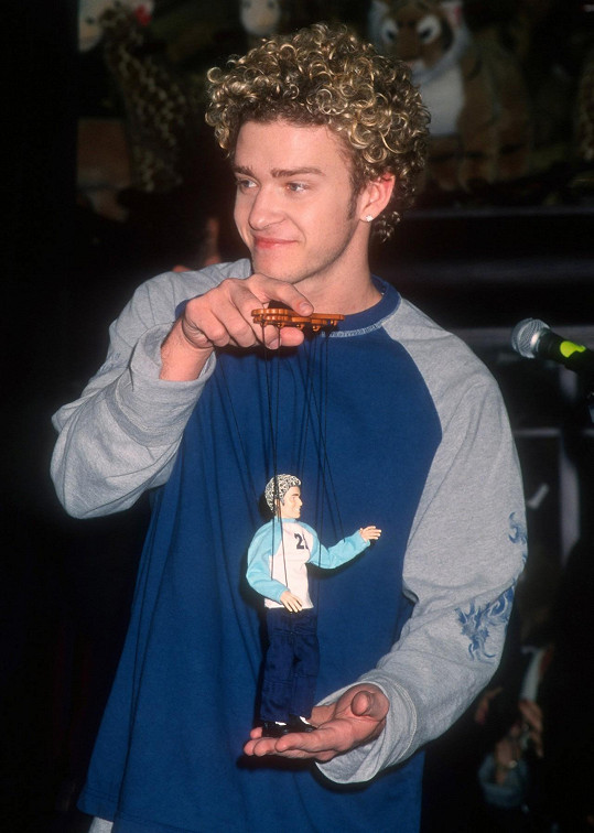 Justin Timberlake s pořádnou kšticí a vlastní loutkou.