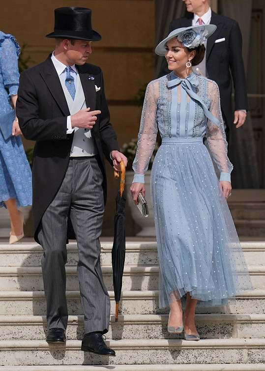 William s Kate na slavnosti v zahradách Buckinghamského paláce