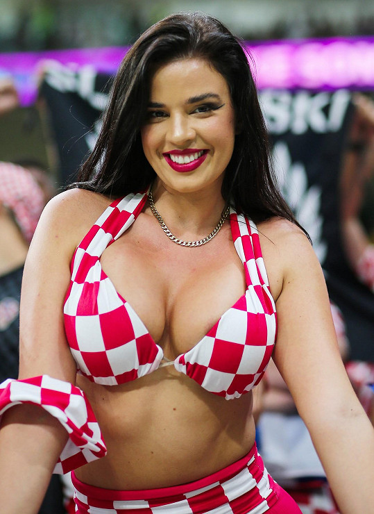Ivana Knöll je nejslavnější fanynkou chorvatských fotbalistů.