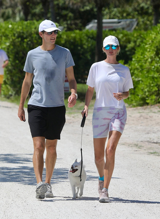 Ivanka Trump s manželem a jejich psím kamarádem jménem Winter