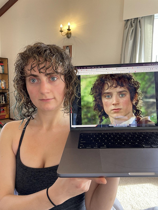 Annie McElvein v novém sestřihu jako by Frodovi z oka vypadla. 