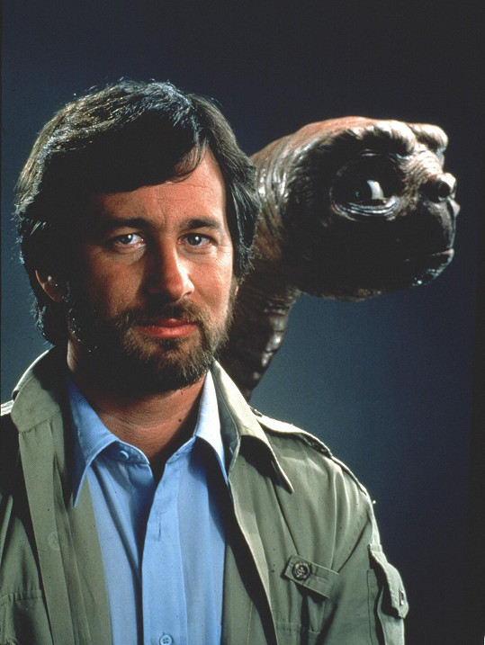 Steven Spielberg s postavičkou E.T. Jeho výroba přišla na 1,5 milionu dolarů.