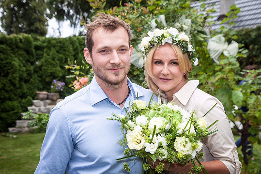 O 16 let mladšího Josefa Pizingera si Vendula vzala v roce 2015.