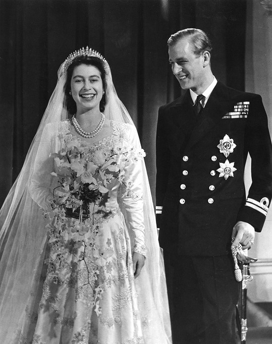 Alžběta II. a princ Philip v jejich velký den v roce 1947