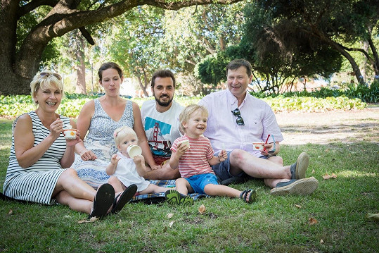 V Austrálii manželé Hrušínští s rodinou Nikoly Stojanova