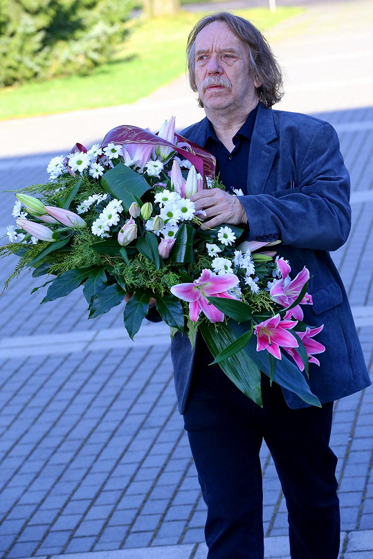 Jaromír Nohavica přišel uctít památku Věry Špinarové.
