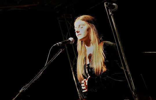 Noemi Muková zazpívala na festivalu Kouřimská skála. 