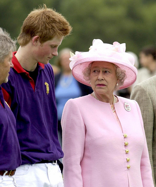 Starosti královně způsoboval nejen v pubertě, ale i v dospělosti, kdy se odstěhoval z Británie do USA.
