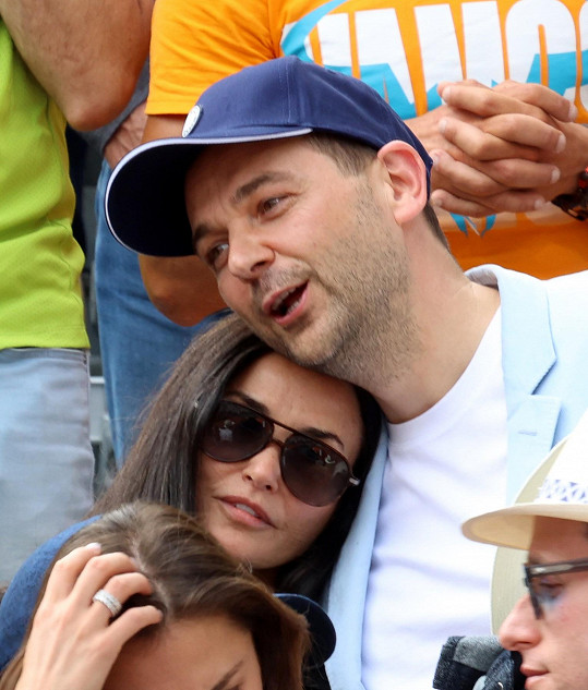 Demi a Daniel sledovali tenisový zápas v Paříži.