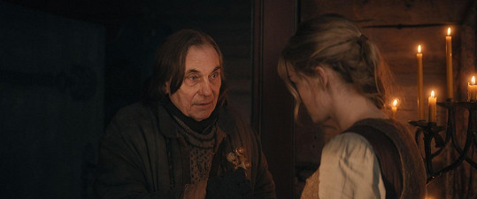 V norské verzi nyní nadaboval postavu čeledína, kterou v českém originálu ztvárnil herec Vladimír Menšík.