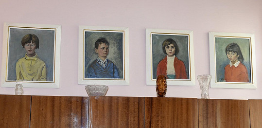 Jejich čtyři děti portrétoval akademický malíř Zdeněk Baloun.