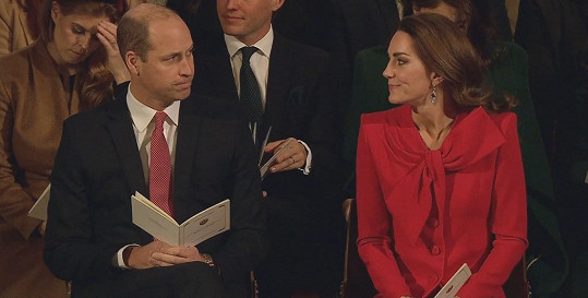 Kamery zachytily letmý projev lásky mezi Kate a Williamem. 