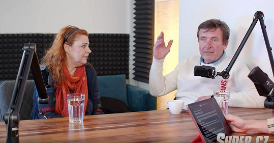S kolegyní Magdou Reifovou na natáčení podcastu V českém znění.