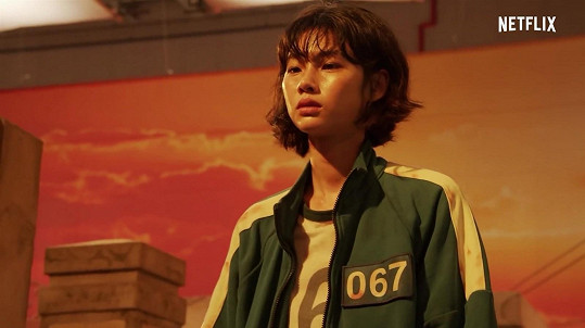 Ve Hře na oliheň ztvárnila Kang Sae-byeok. 