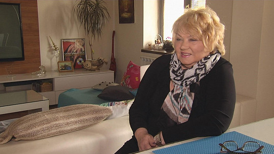 Věra Špinarová pozvala před 14 dny televizní štáb k sobě domů. 