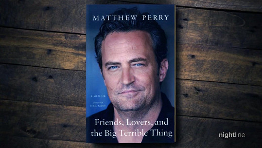 Matthew Perry na sebe v nové knize prásknul mnohé pikantérie. 